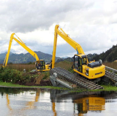 Excavatrice amphibie Long Reach 14M, long bras du boom 320 creusant la rivière