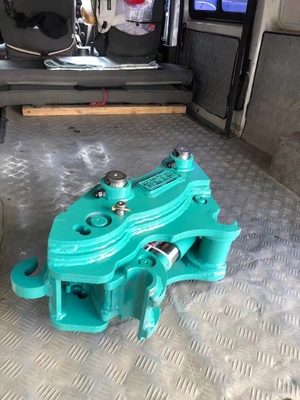 Excavateur sécurisé très efficace accouplement rapide, accrochage rapide hydraulique avec broches pour chat hitachi komatsu sanny