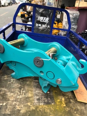 Excavateur sécurisé très efficace accouplement rapide, accrochage rapide hydraulique avec broches pour chat hitachi komatsu sanny